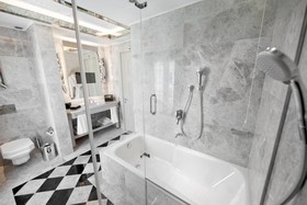 Wyndham Grand Istanbul Kalamis Marina Hotel