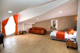 Zoom Hotel