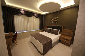 Golden Rose Deluxe Hotel
