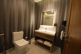 Golden Rose Deluxe Hotel