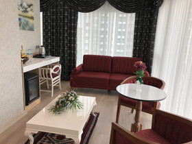 Golden Rose Deluxe Hotel