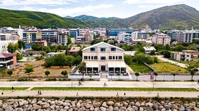 White Life Hotel & Cafe