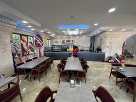 White Life Hotel & Cafe