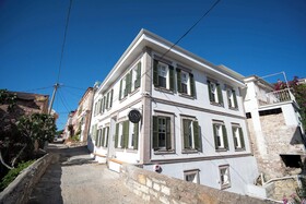 Lina Guest House