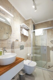Adaloca Otel