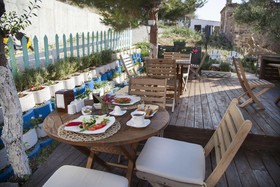 Iola Hotel