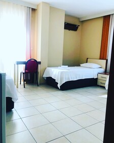 Arya Hotel