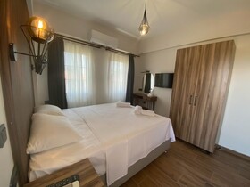 Tinos Otel & Bag Evi