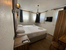 Tinos Otel & Bag Evi