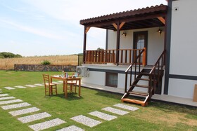 Tinos Otel & Bag Evi