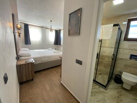 Tinos Otel & Bag Evi