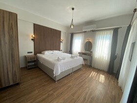 Tinos Otel & Bag Evi