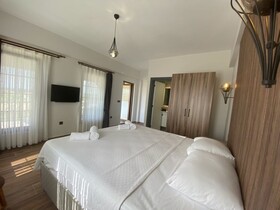Tinos Otel & Bag Evi