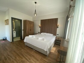 Tinos Otel & Bag Evi