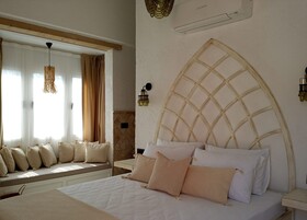 Alacati Otel Lalasa