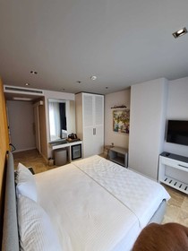 Dubh Linn Hotel