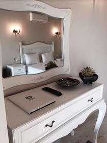 Erythros Boutique Hotel
