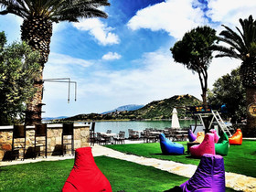 Erythros Boutique Hotel