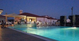 Kamer Suites & Hotel