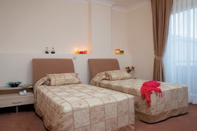 Kamer Suites & Hotel