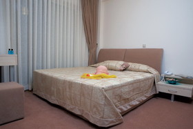 Kamer Suites & Hotel