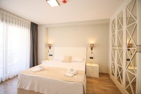 Krem Marin Suits Otel