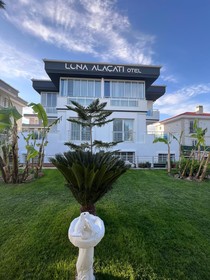 Luna Alacati Hotel