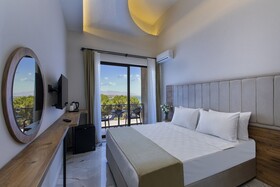 Enki Spinoza Thermal & Resort Hotel