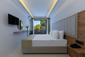 Enki Spinoza Thermal & Resort Hotel