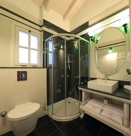 1850 Hotel