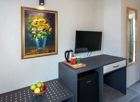 Dadya Bora Hotel