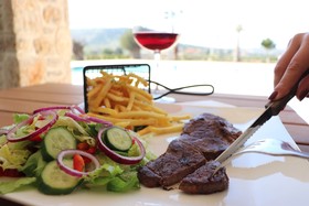 Zeyt Inn Hotel