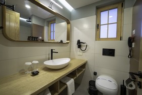 Zeyt Inn Hotel