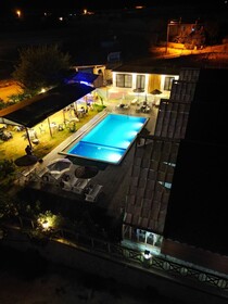 Bu Bungalow Hotel