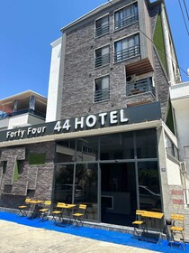 44 Hotel