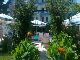 Golden Beach Hotel