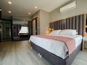 Lopera Deluxe Hotel