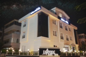 Lopera Deluxe Hotel