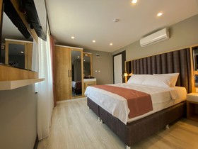 Lopera Deluxe Hotel