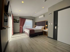 Lopera Deluxe Hotel