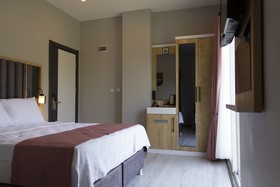 Lopera Deluxe Hotel