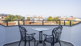 Alesta Seaside Residence