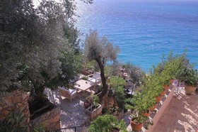 Beyaz Yunus Hotel