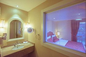 Han Deluxe Hotel & Suites
