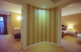 Han Deluxe Hotel & Suites