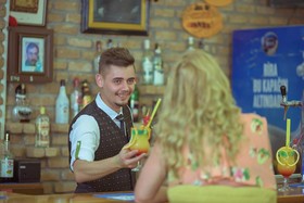 Han Deluxe Hotel & Suites