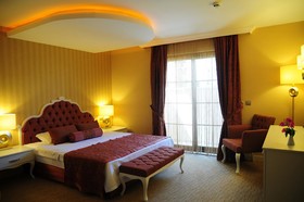 Han Deluxe Hotel & Suites