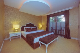 Han Deluxe Hotel & Suites