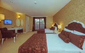 Han Deluxe Hotel & Suites