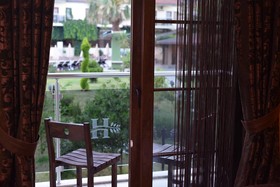 Han Deluxe Hotel & Suites